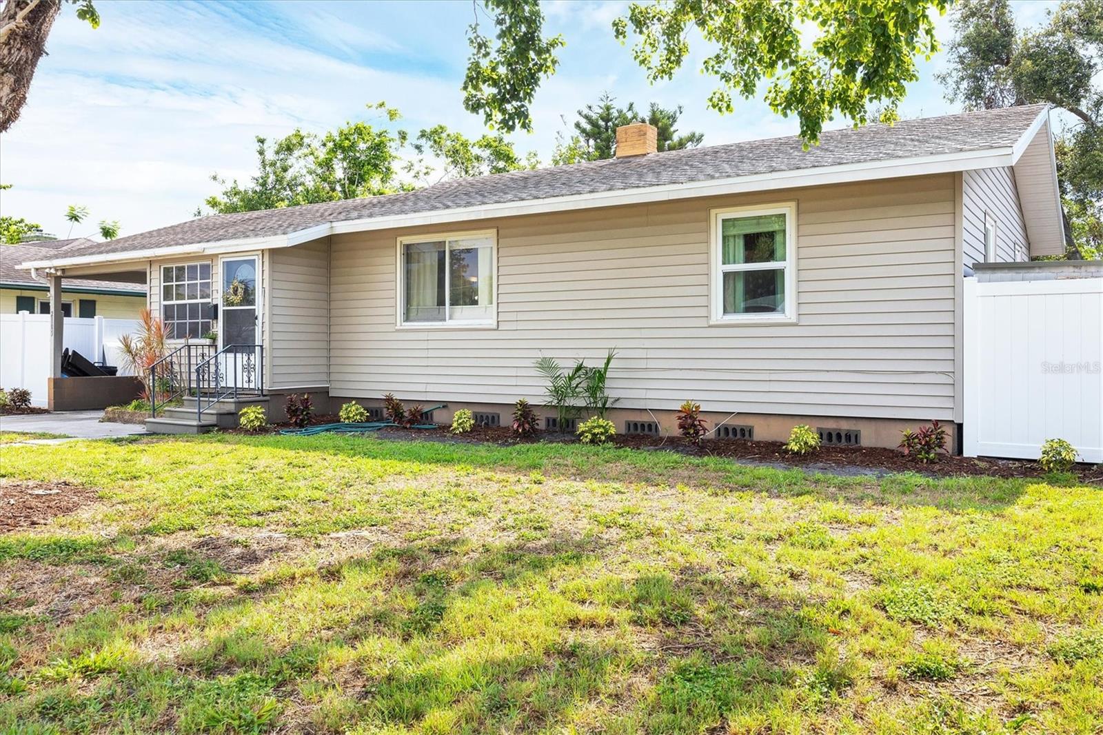 Image 4 of 51 For 2105 19th Street W