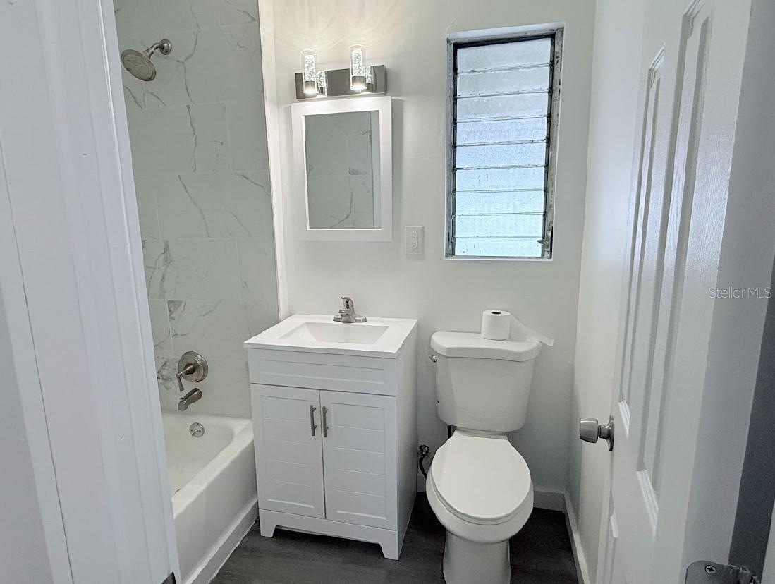 Image 10 of 12 For 2270 Aaron Street B
