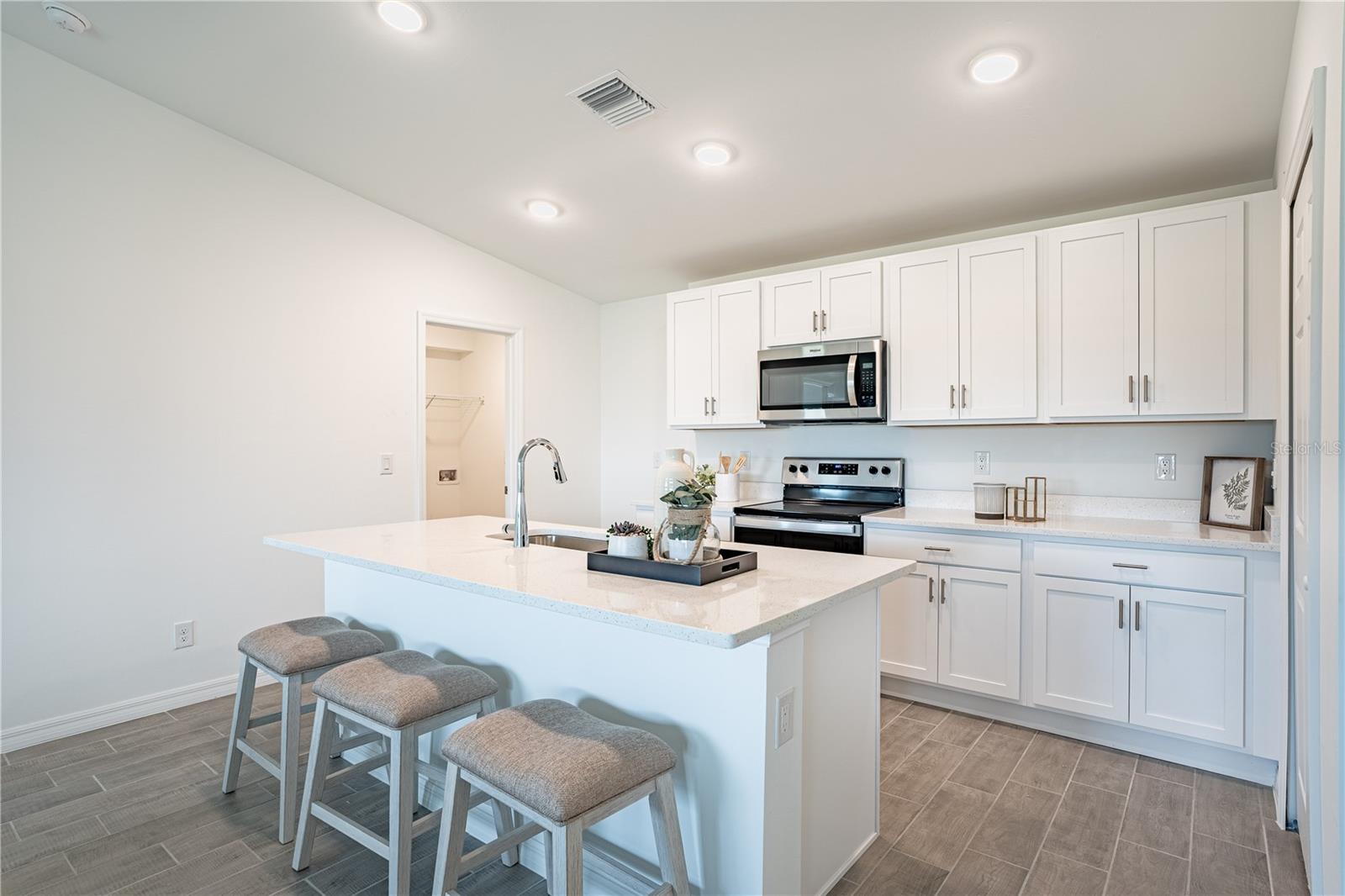 Image 2 of 9 For 2081 Basin Street