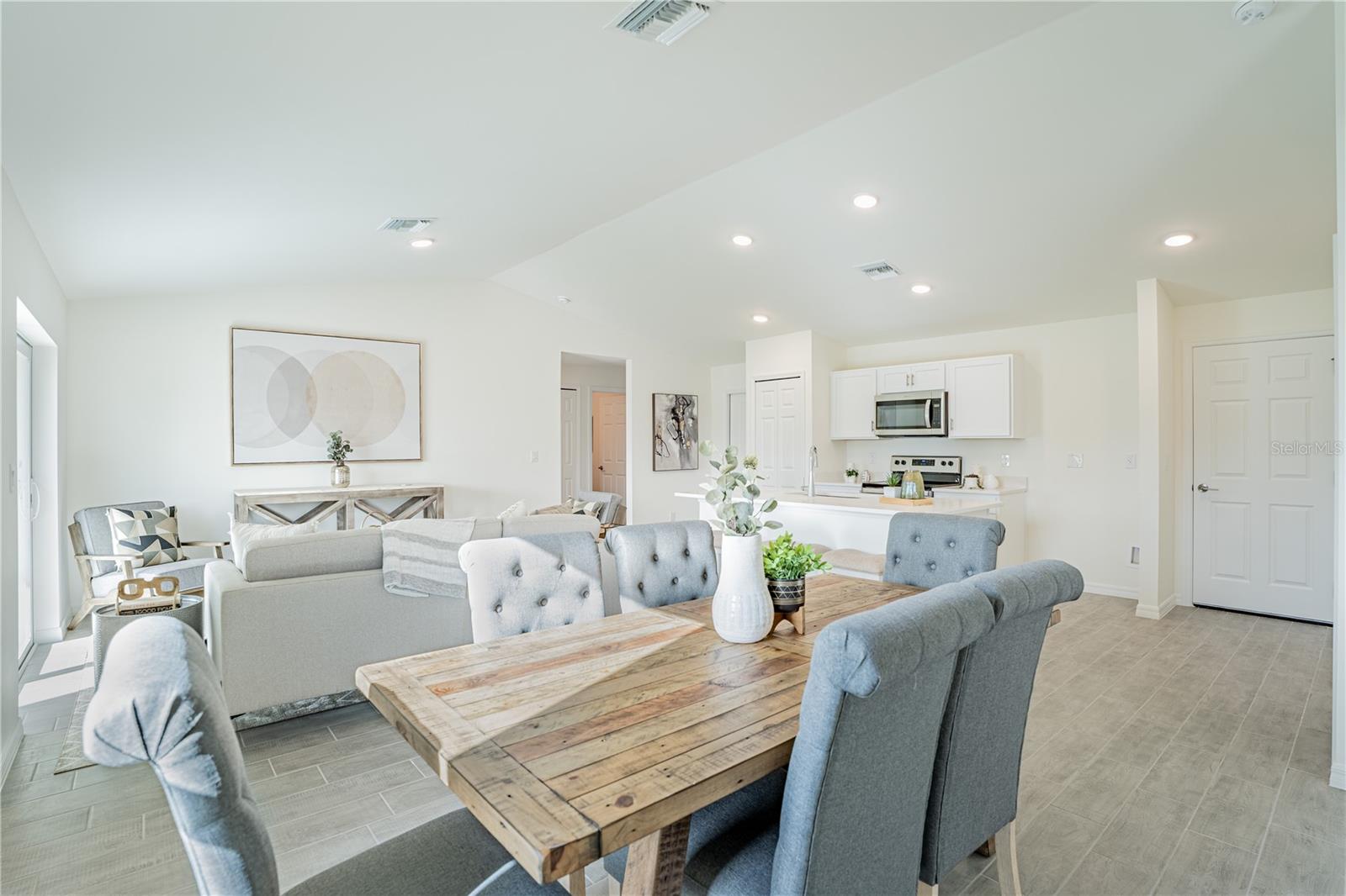 Image 3 of 9 For 23243 Avacado Avenue