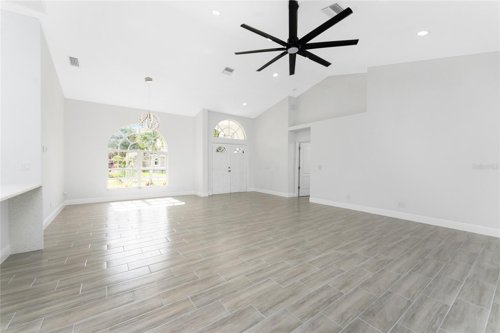 Image 10 of 88 For 10055 Franklin Drive