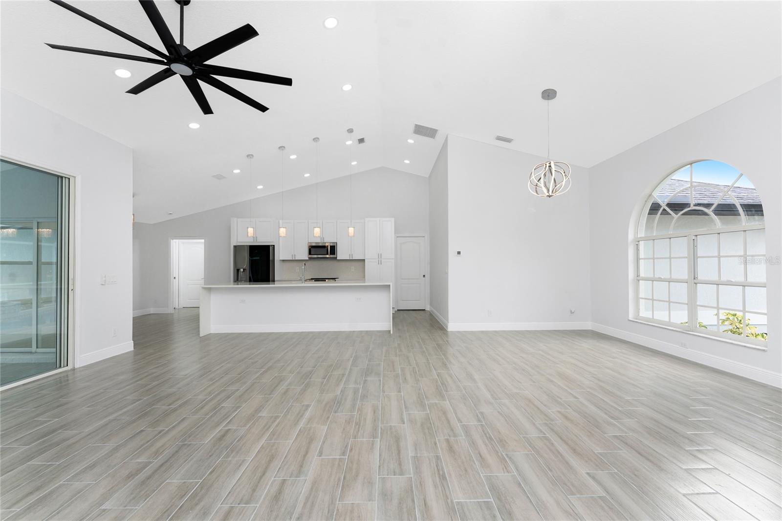 Image 18 of 88 For 10055 Franklin Drive
