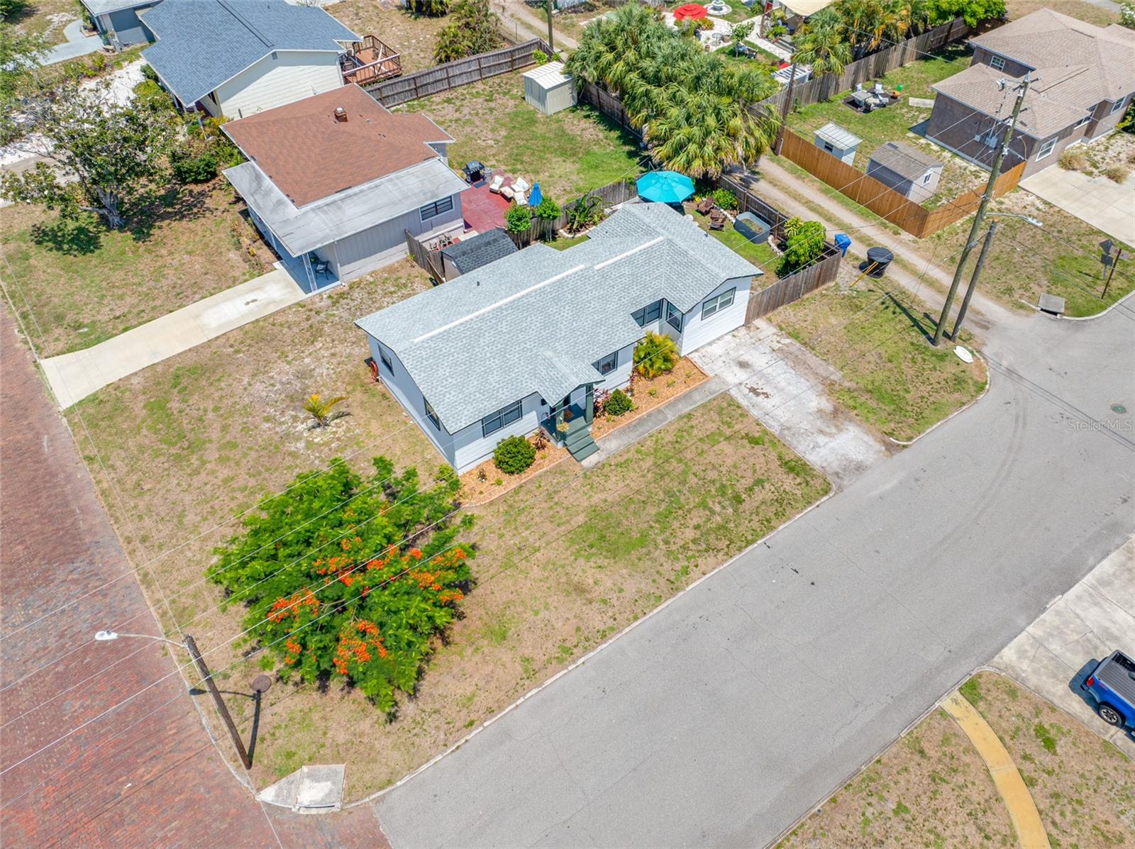 Image 4 of 64 For 440 42nd Street N