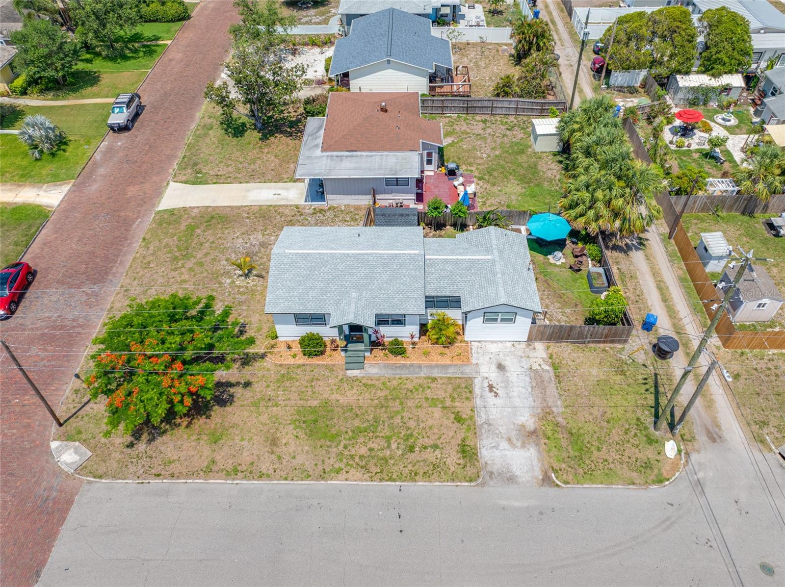 Image 5 of 64 For 440 42nd Street N