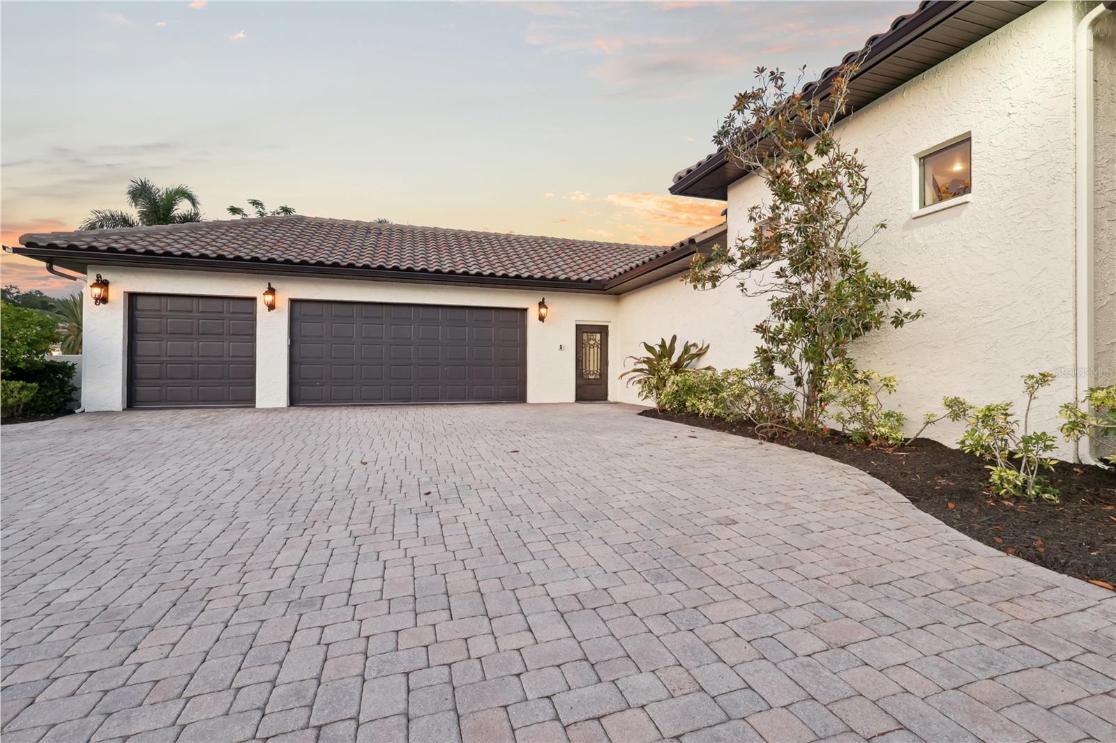 Image 55 of 64 For 4696 Del Sol Boulevard