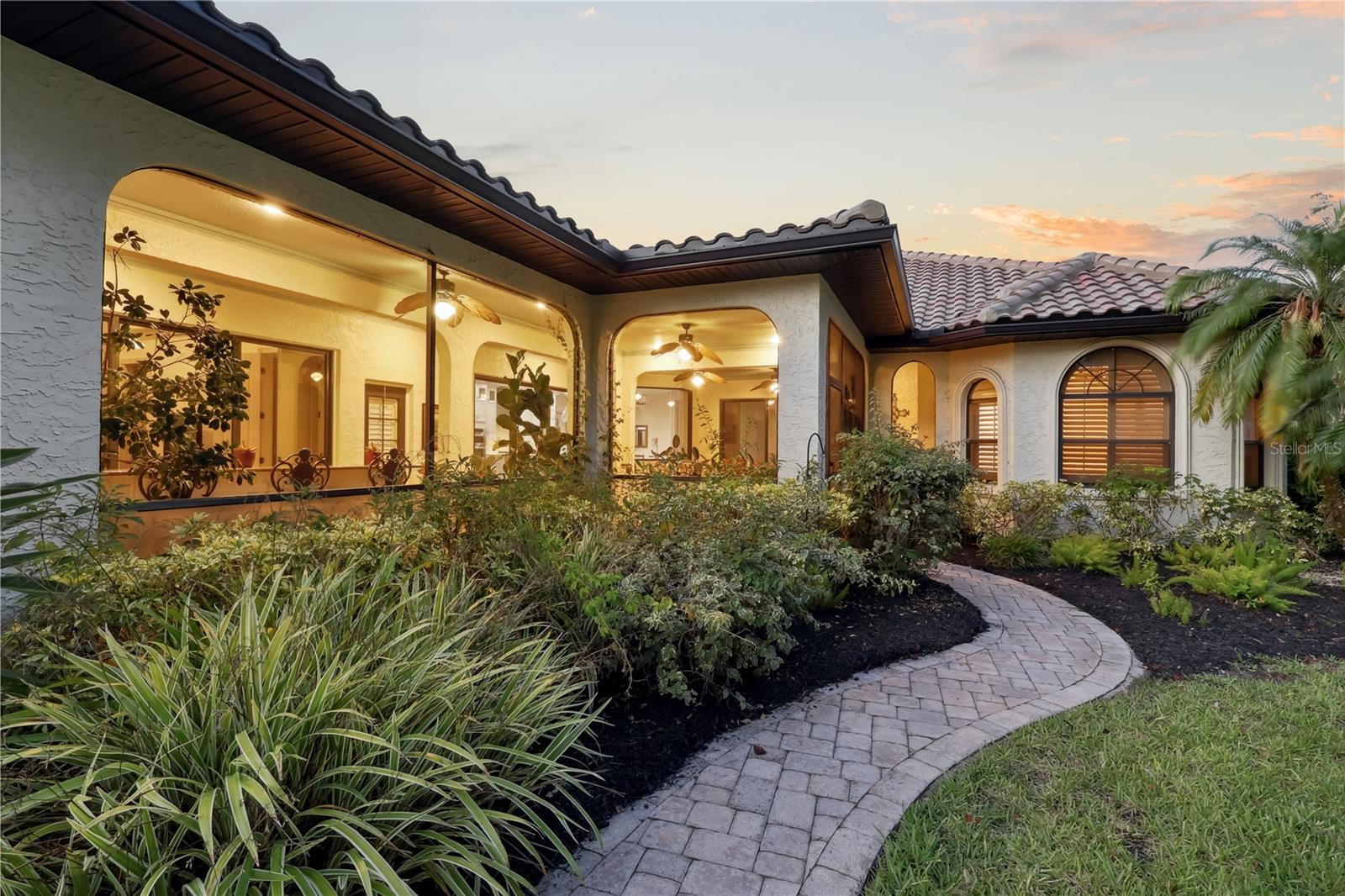 Image 9 of 64 For 4696 Del Sol Boulevard