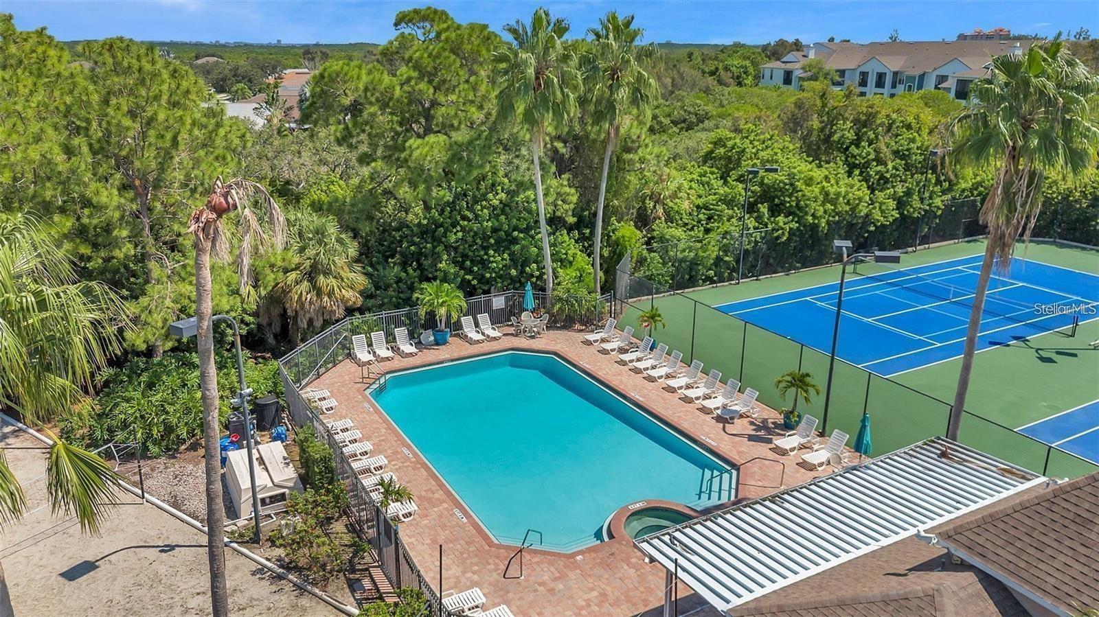 Image 34 of 38 For 656 Vallance Way Ne