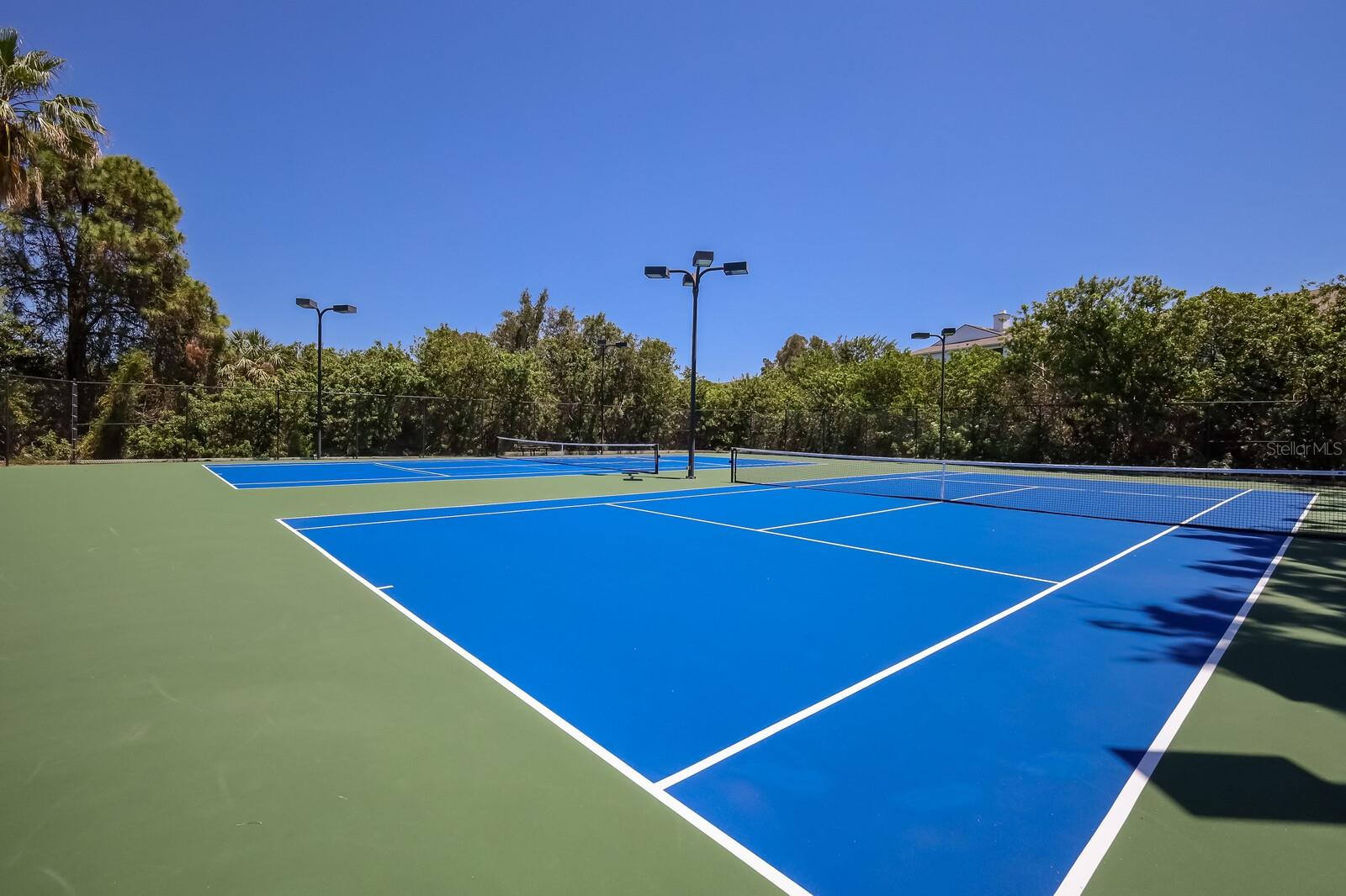 Image 36 of 38 For 656 Vallance Way Ne