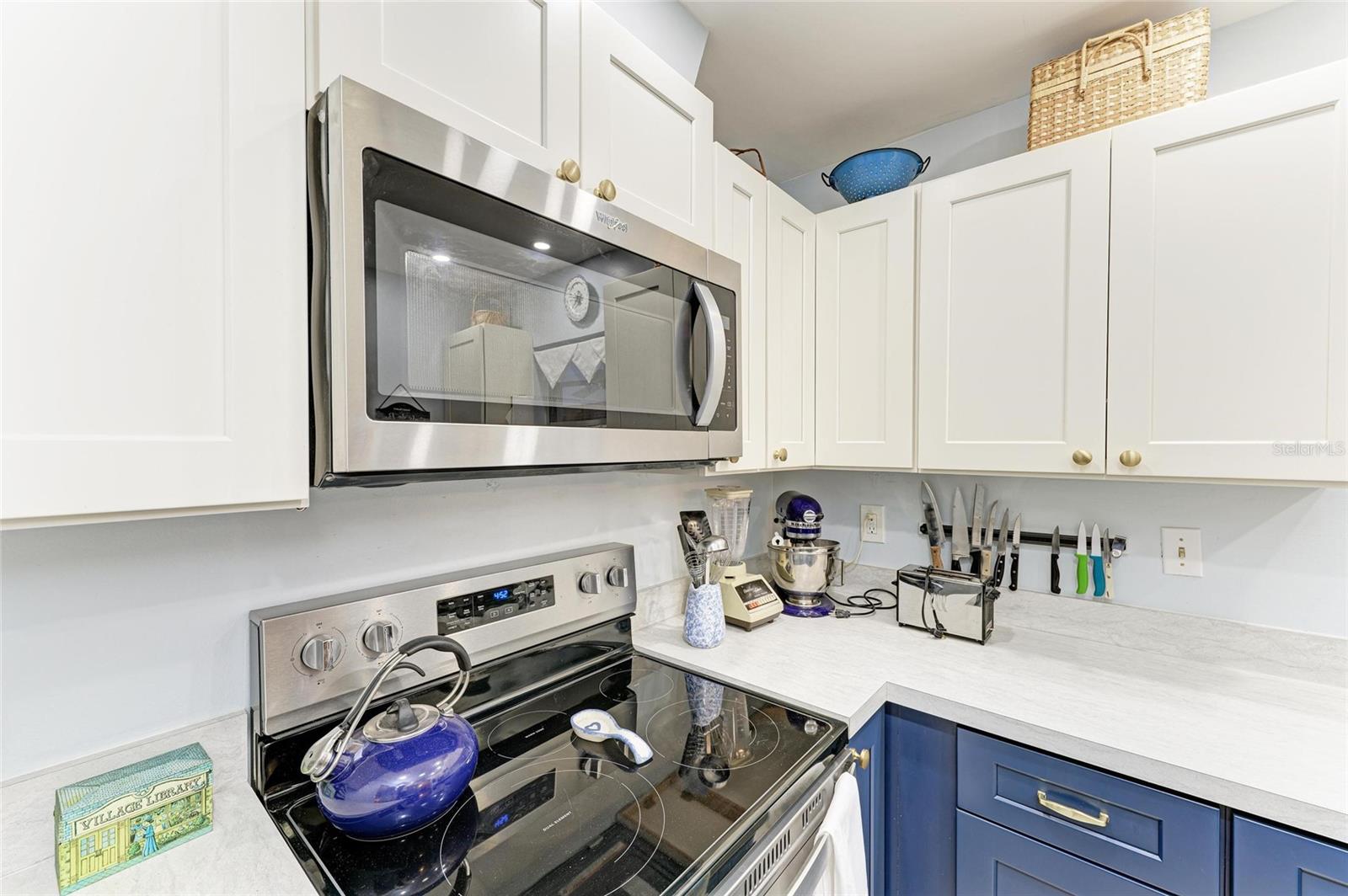 Image 15 of 46 For 1906 Canterbury Lane 16