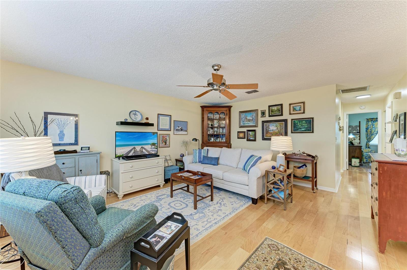 Image 7 of 46 For 1906 Canterbury Lane 16