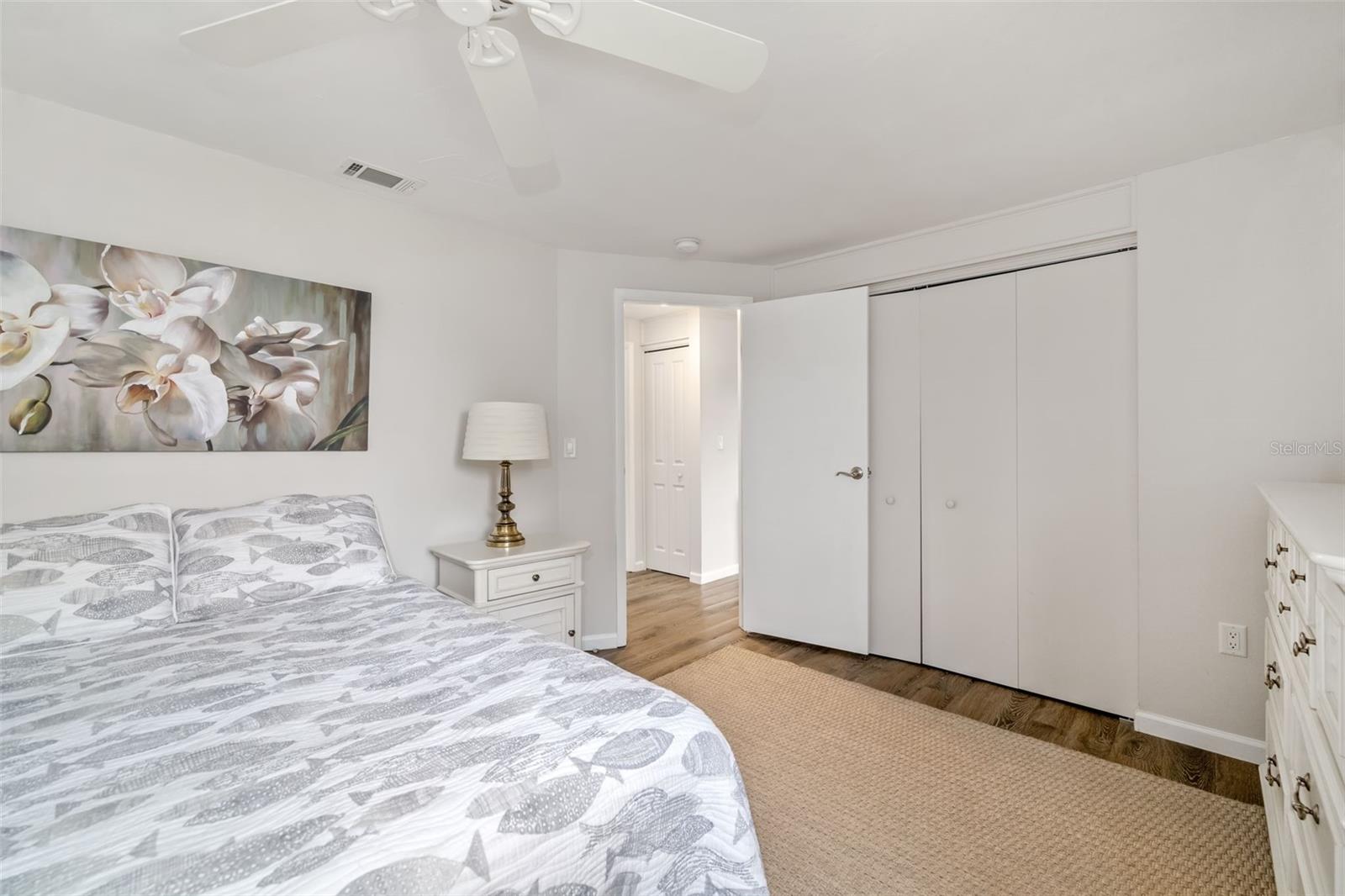 Image 11 of 39 For 928 Pineland Avenue