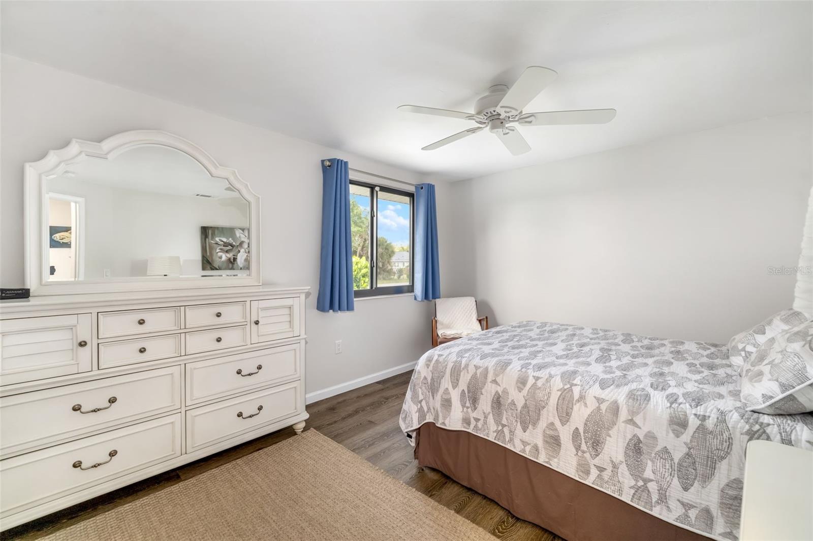Image 12 of 39 For 928 Pineland Avenue
