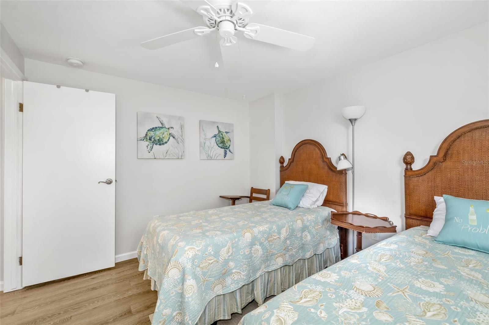 Image 13 of 39 For 928 Pineland Avenue