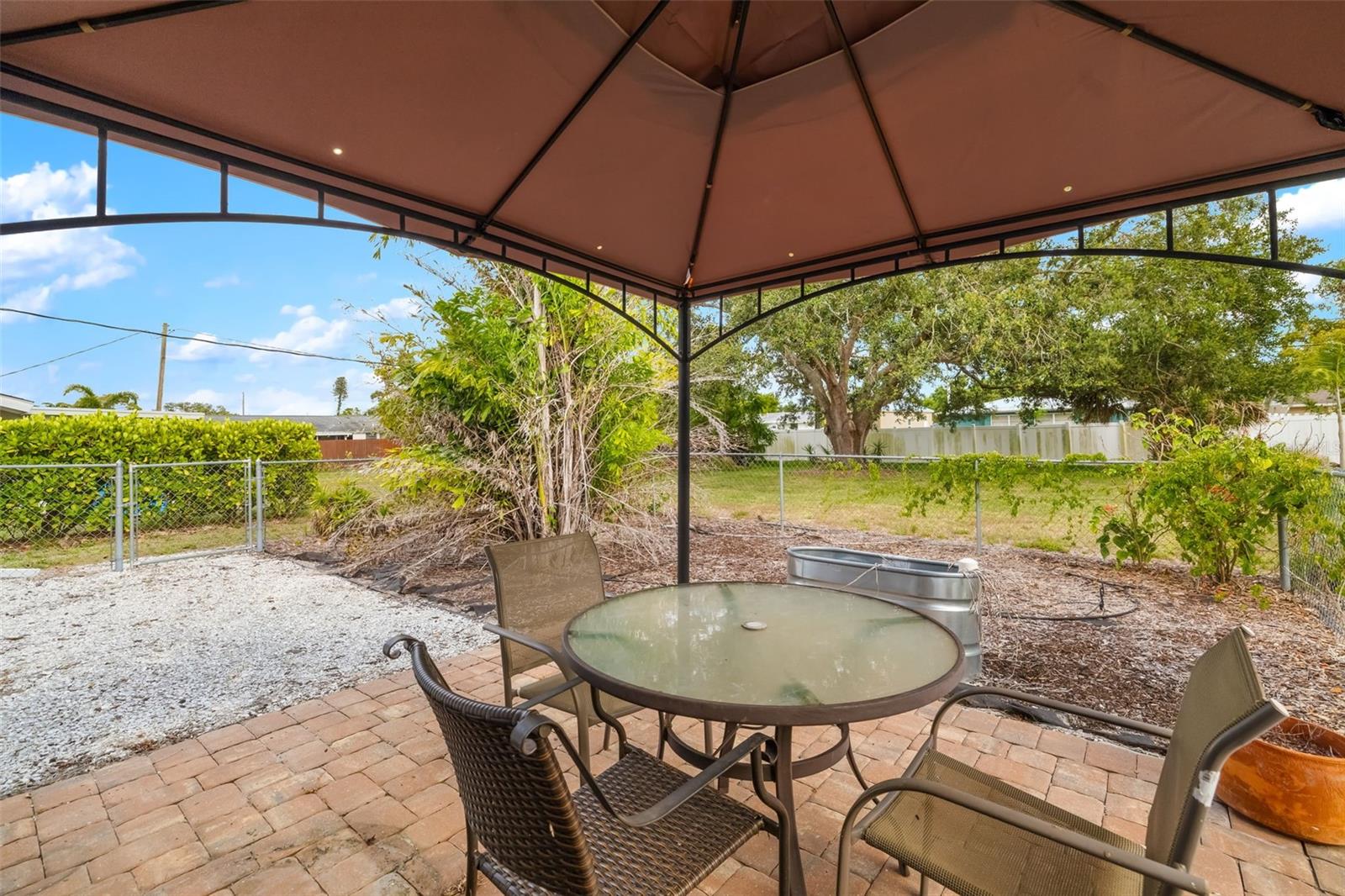 Image 16 of 39 For 928 Pineland Avenue