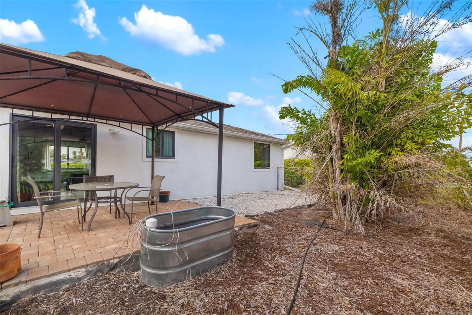 Image 17 of 39 For 928 Pineland Avenue