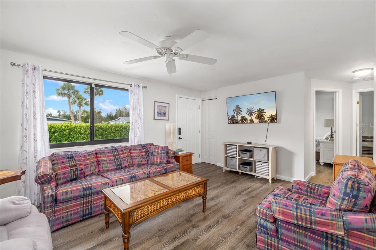 Image 2 of 39 For 928 Pineland Avenue