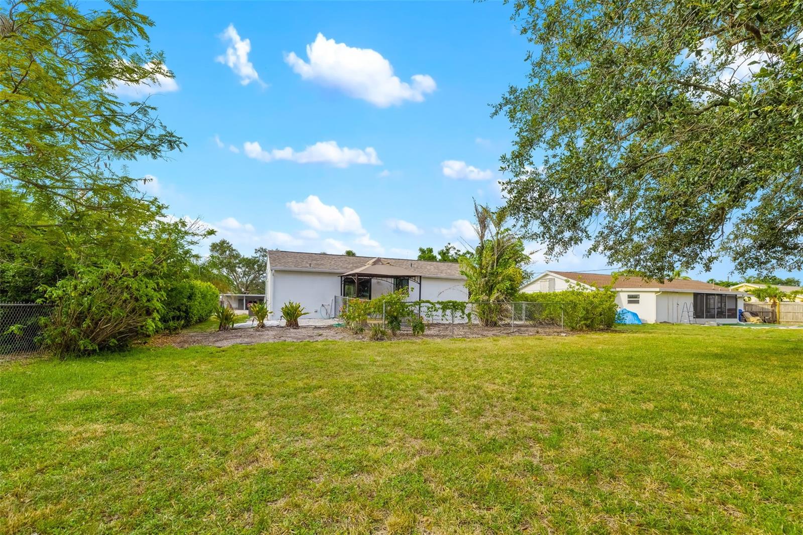 Image 20 of 39 For 928 Pineland Avenue