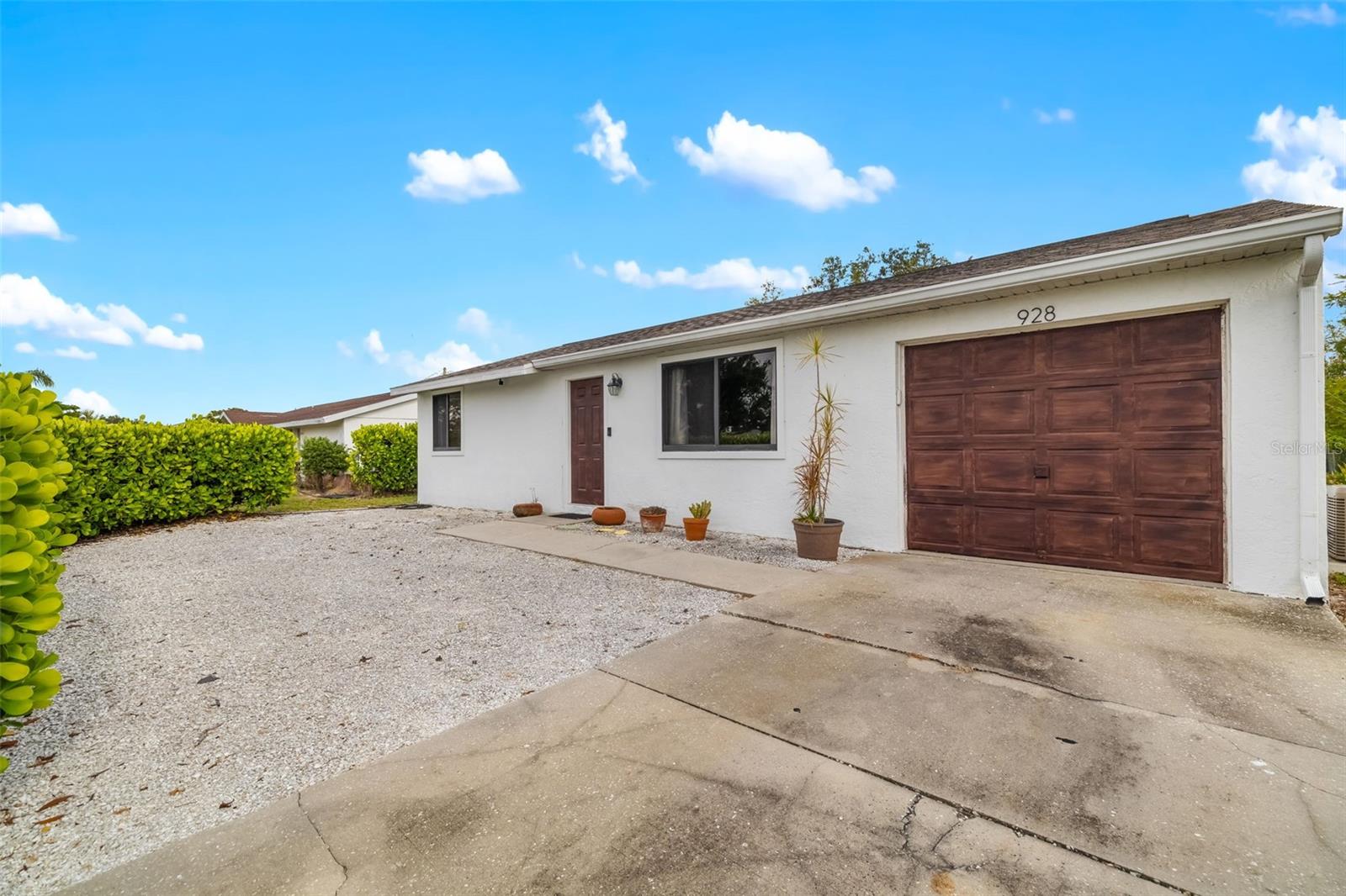 Image 23 of 39 For 928 Pineland Avenue