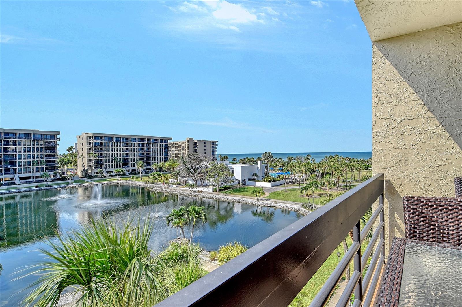 Image 10 of 34 For 1115 Gulf Of Mexico Drive 304