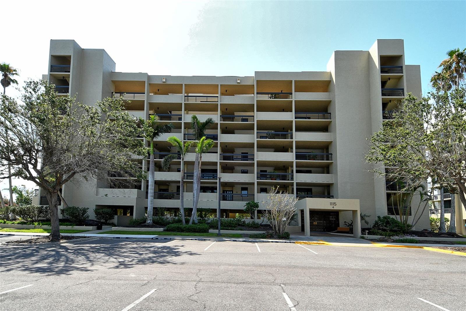 Image 2 of 34 For 1115 Gulf Of Mexico Drive 304