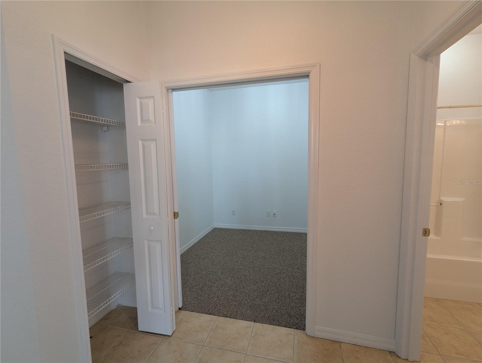 Listing photo id 8 for 2416 Magnolia Circle