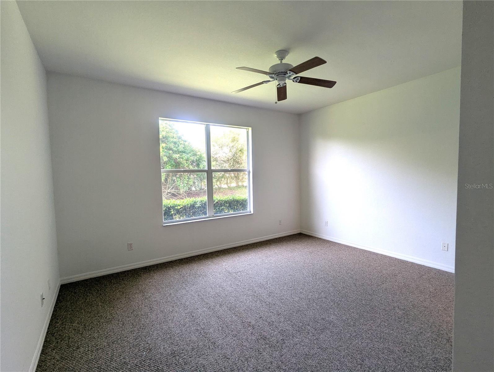 Listing photo id 10 for 2416 Magnolia Circle