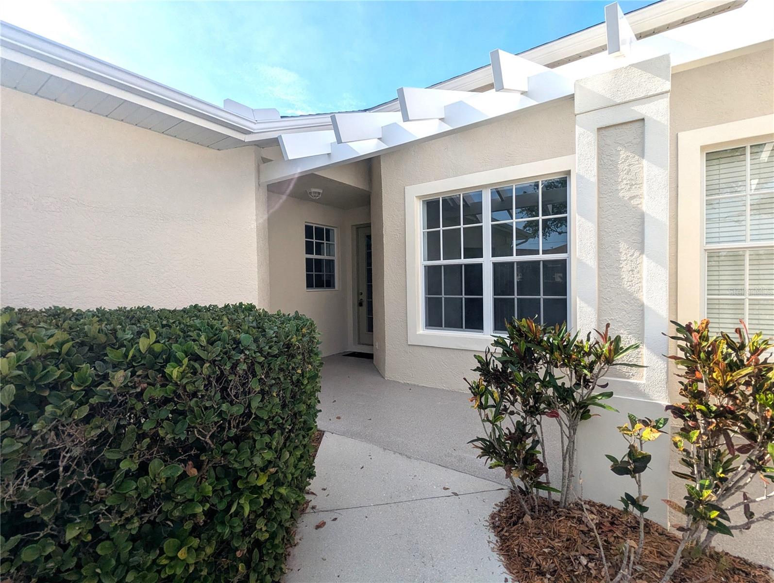 Listing photo id 0 for 2416 Magnolia Circle