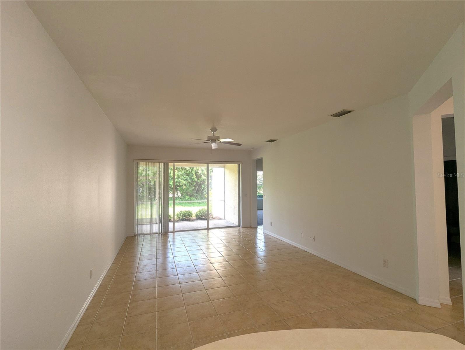 Listing photo id 3 for 2416 Magnolia Circle