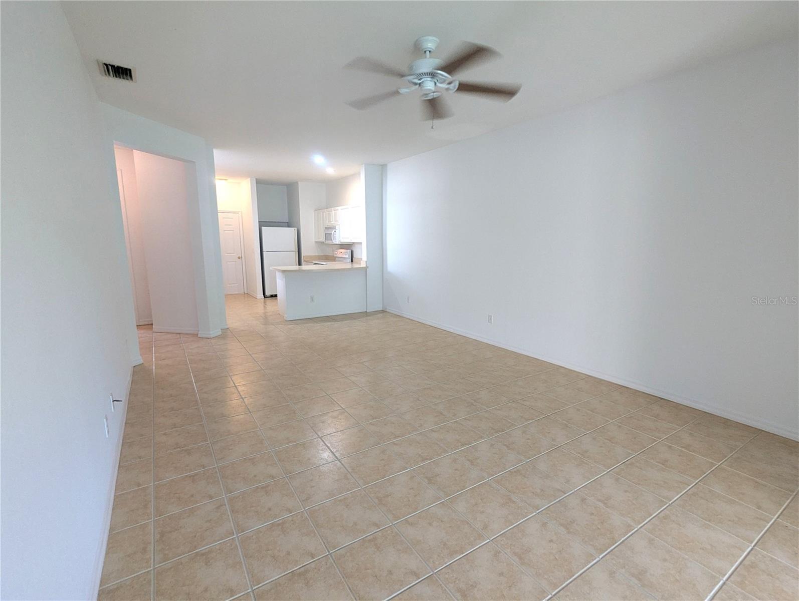 Listing photo id 4 for 2416 Magnolia Circle