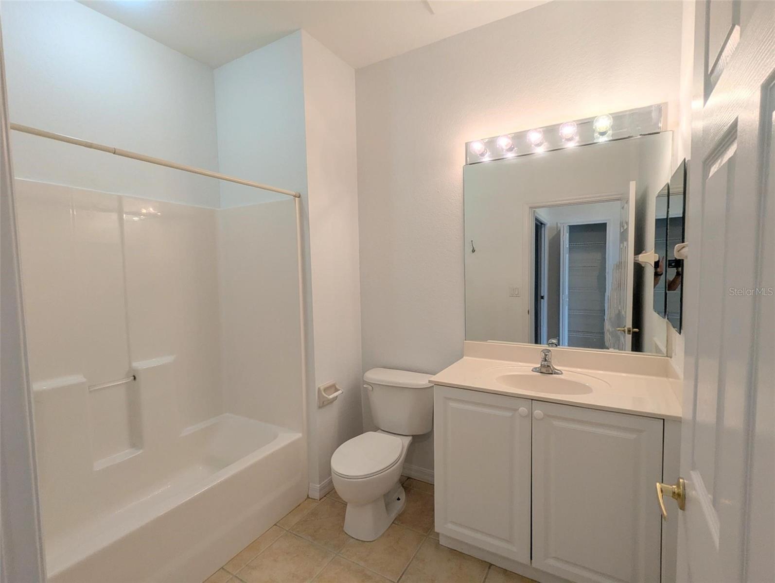 Listing photo id 6 for 2416 Magnolia Circle
