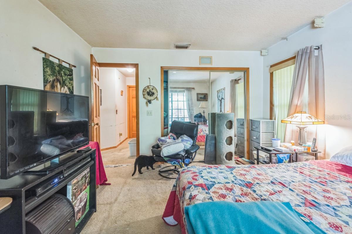Image 17 of 37 For 418 Holly Drive