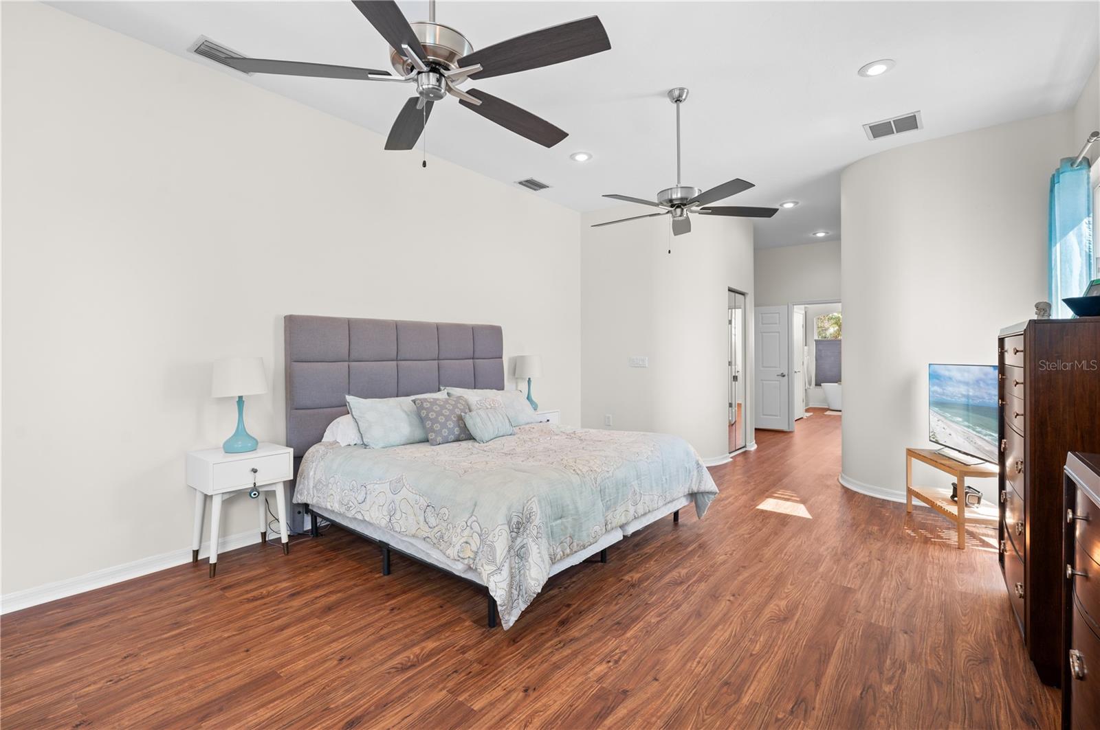 Image 17 of 40 For 5110 19th Avenue W