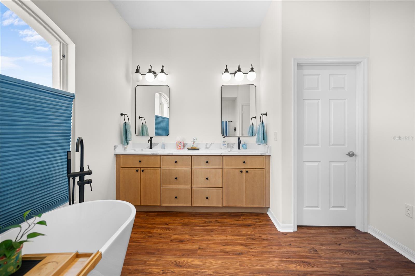 Image 24 of 40 For 5110 19th Avenue W