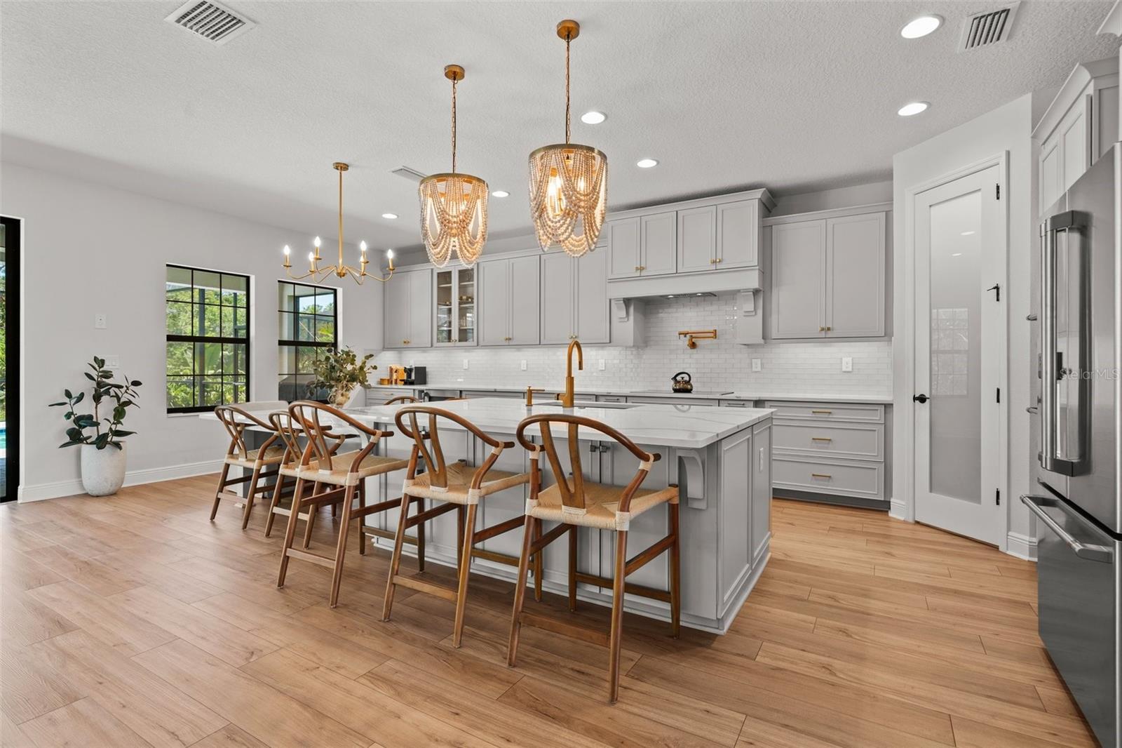 Image 17 of 86 For 8932 Isabella Circle