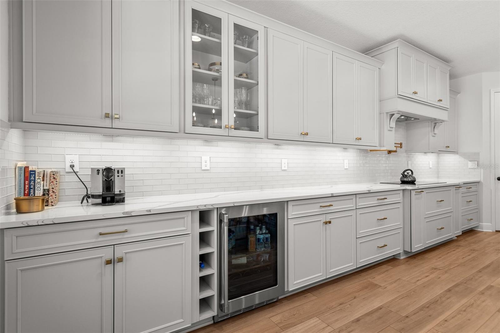Image 19 of 86 For 8932 Isabella Circle