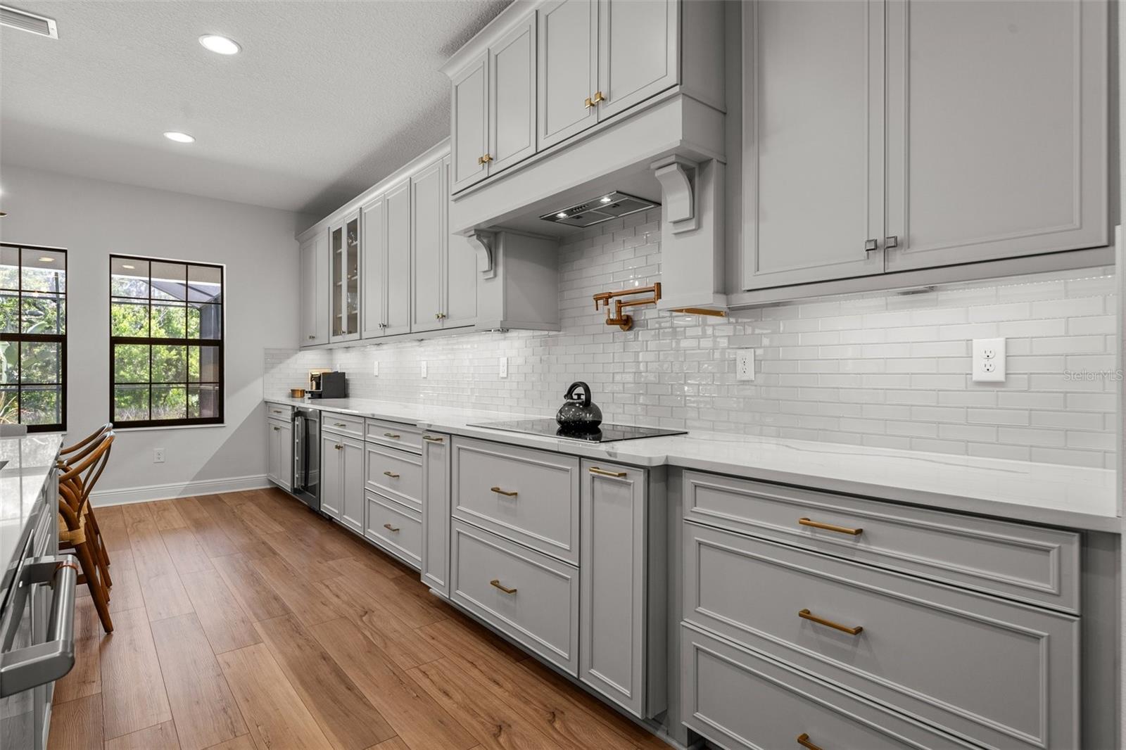 Image 21 of 86 For 8932 Isabella Circle