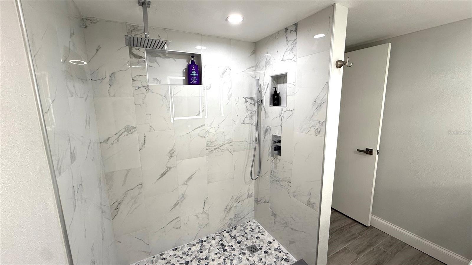 Image 11 of 21 For 6400 46th Avenue N 113