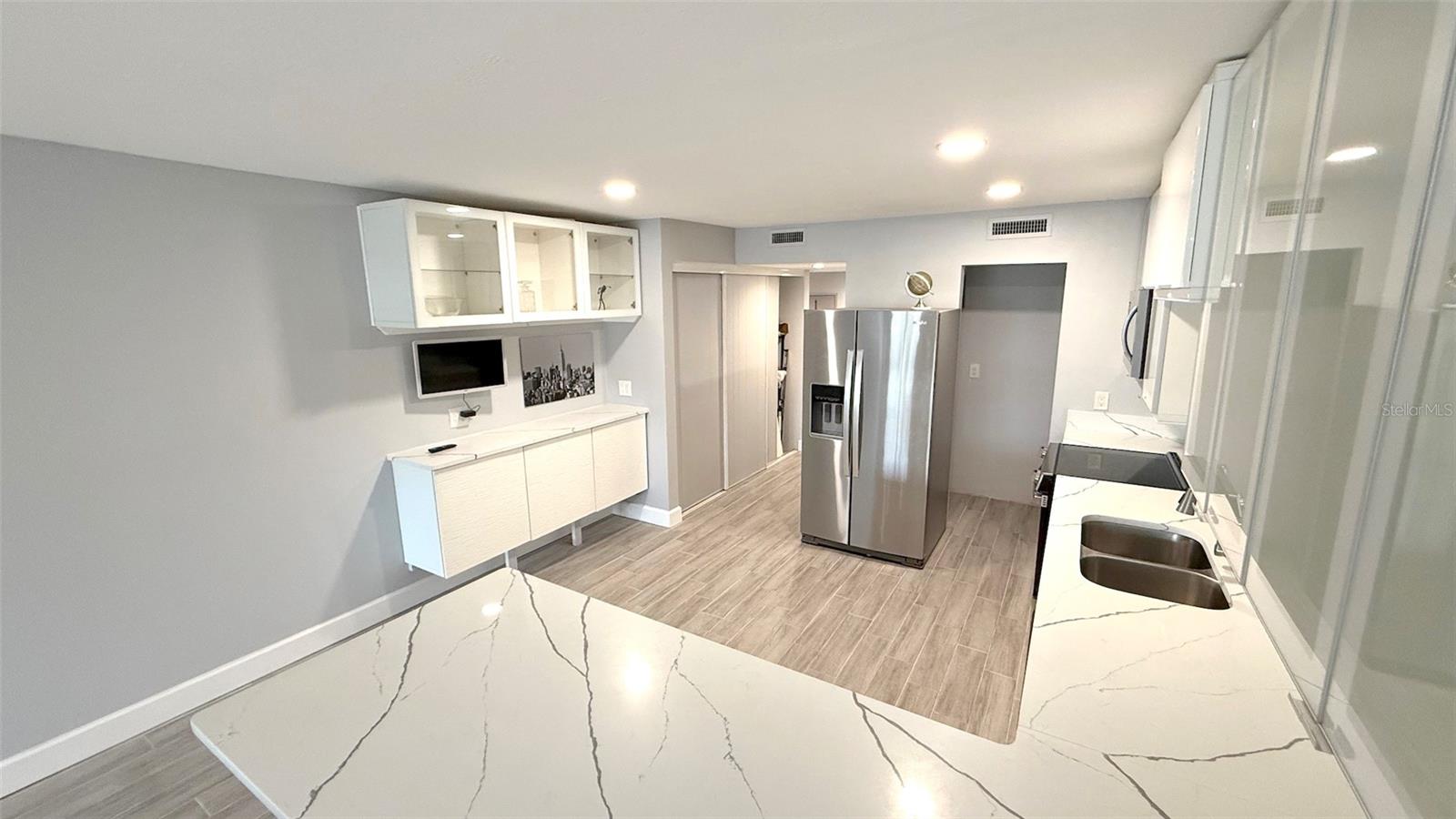 Image 3 of 21 For 6400 46th Avenue N 113