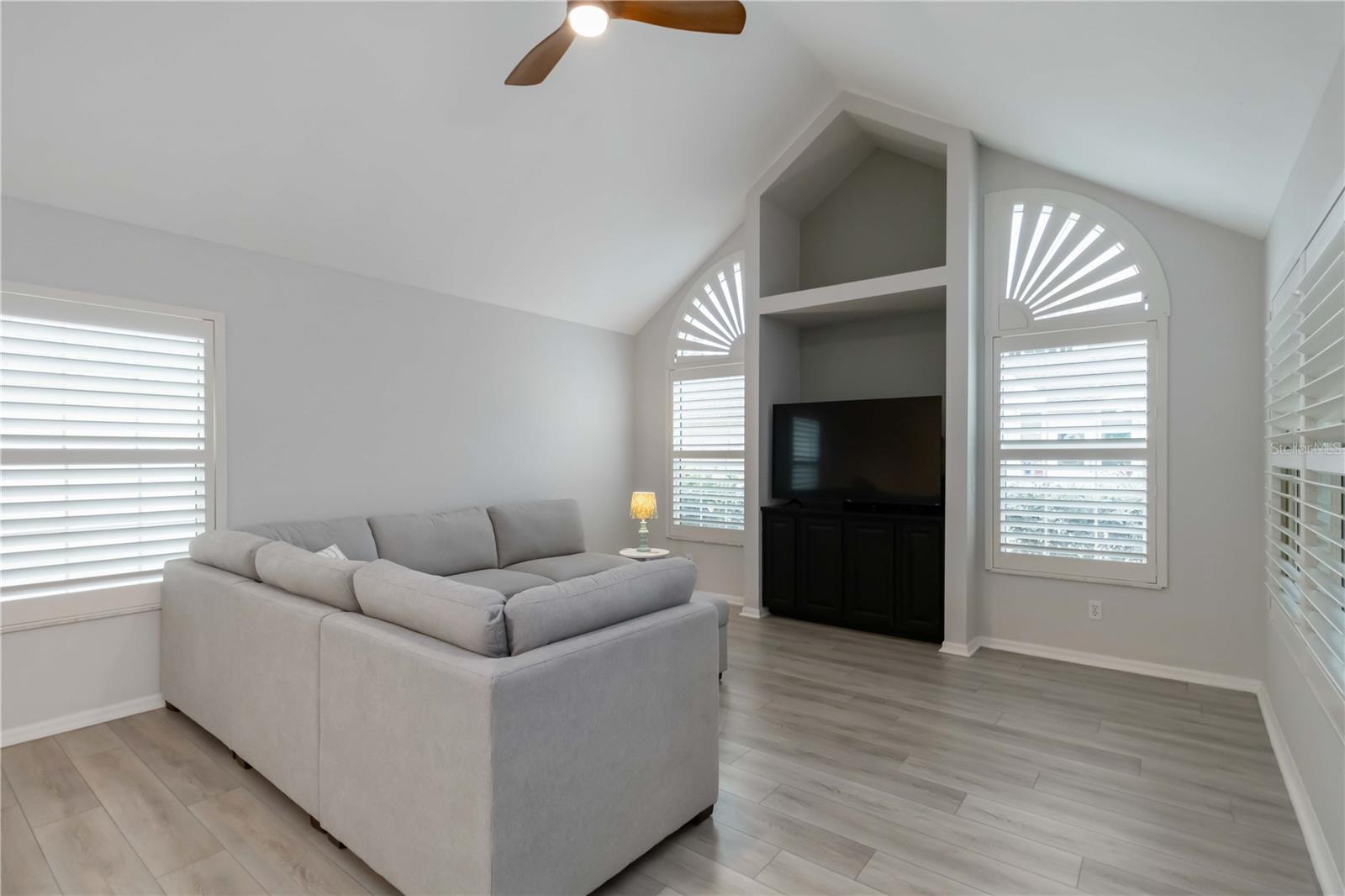 Image 7 of 33 For 4629 Whirlaway Drive B