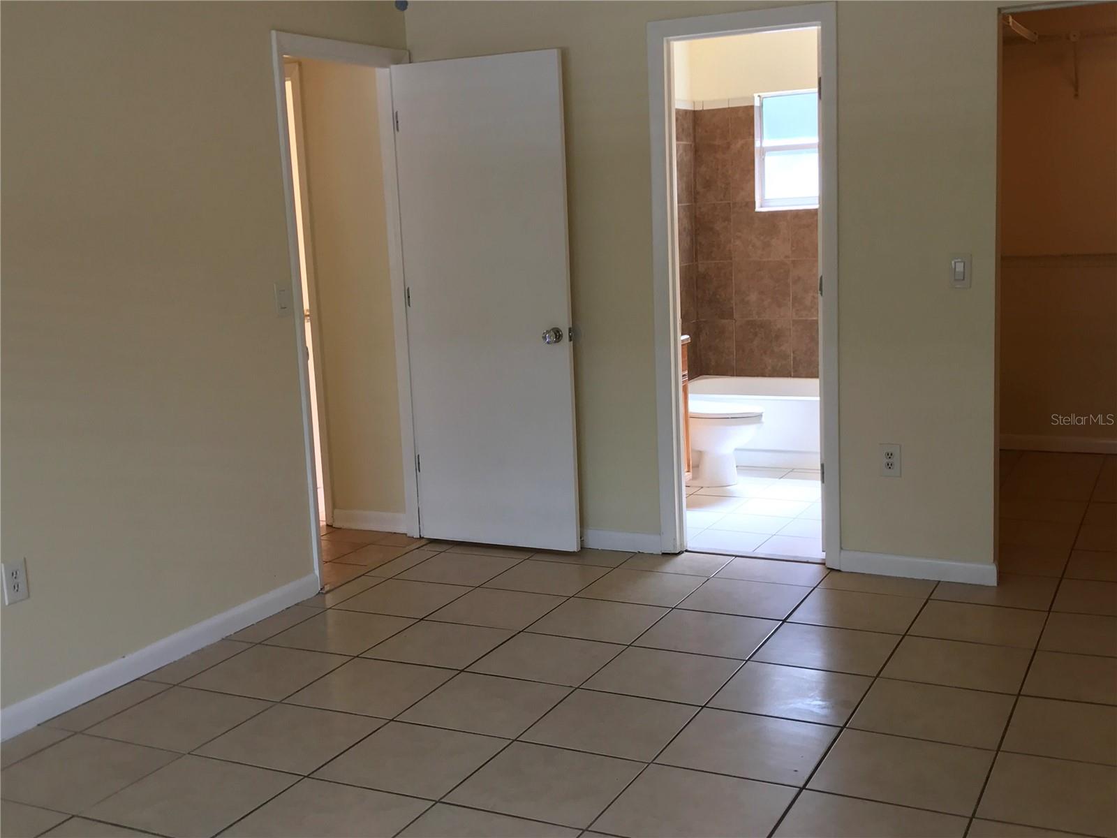 Image 11 of 20 For 5507 Fountain Lake Circle B108