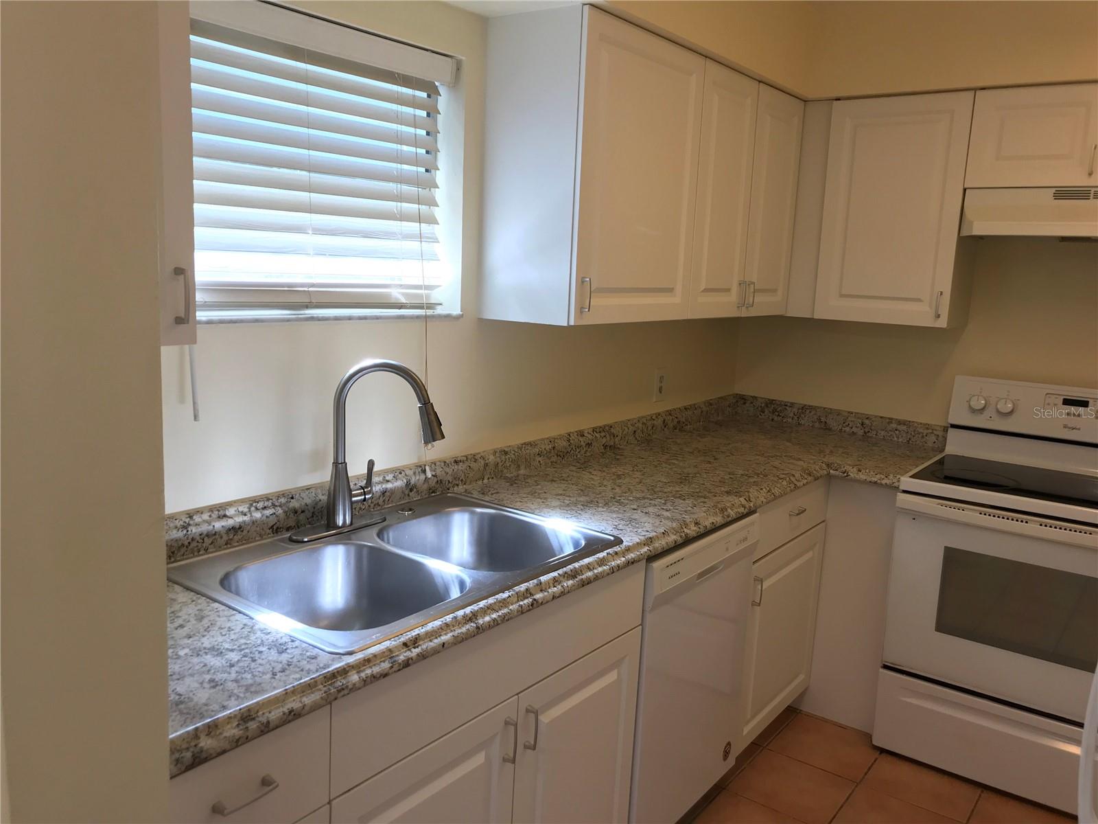 Image 6 of 20 For 5507 Fountain Lake Circle B108