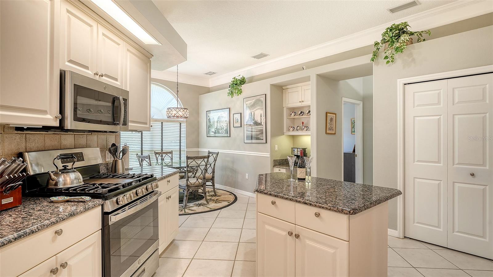 Image 13 of 54 For 4612 4th Avenue E