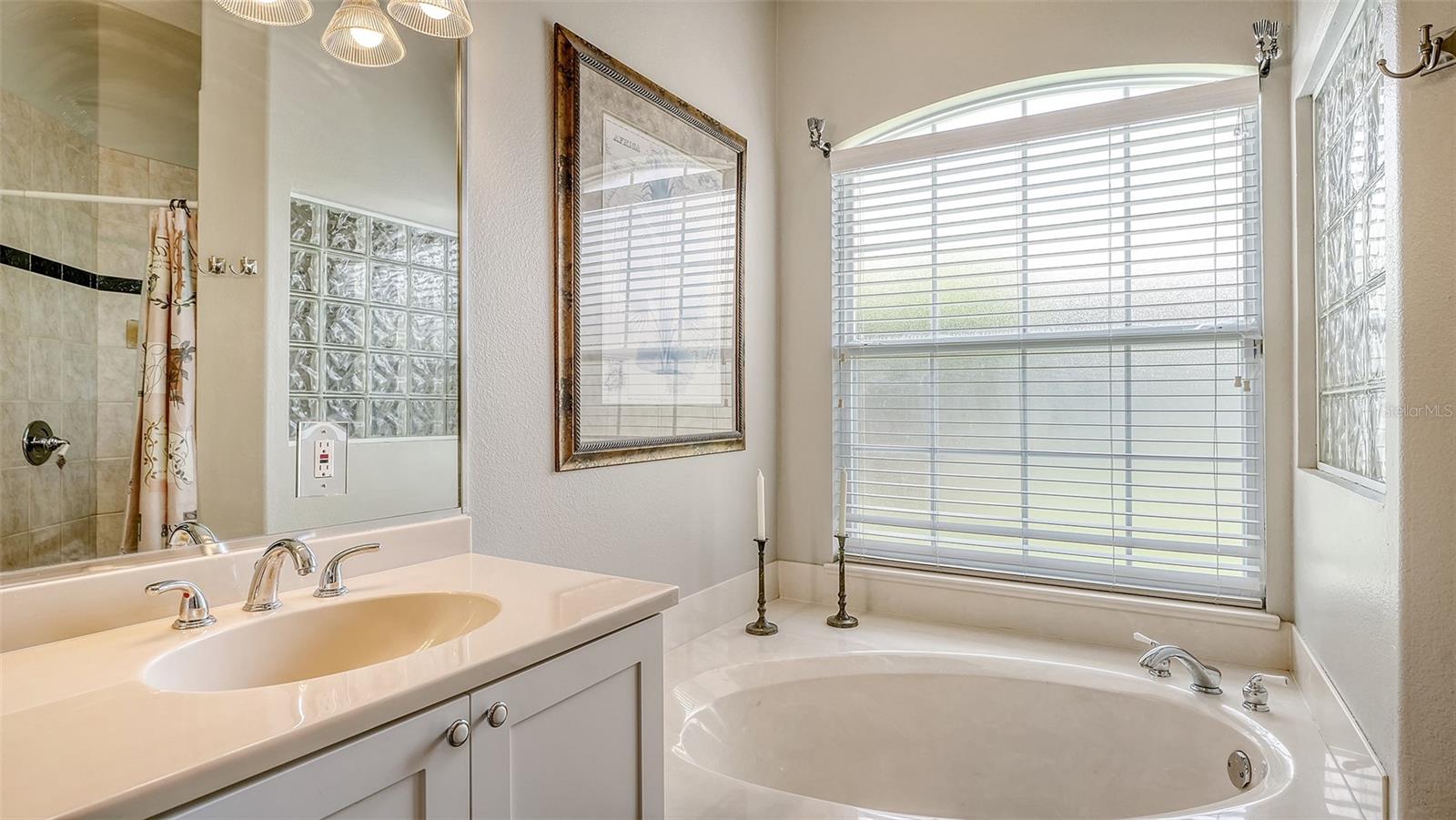 Image 24 of 54 For 4612 4th Avenue E