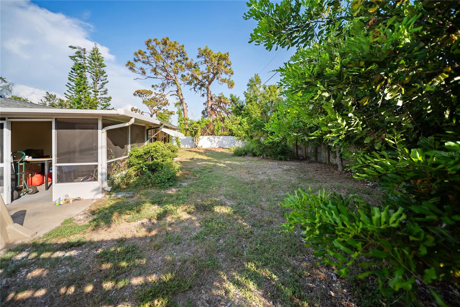 Image 11 of 37 For 3468 Roslyn Road