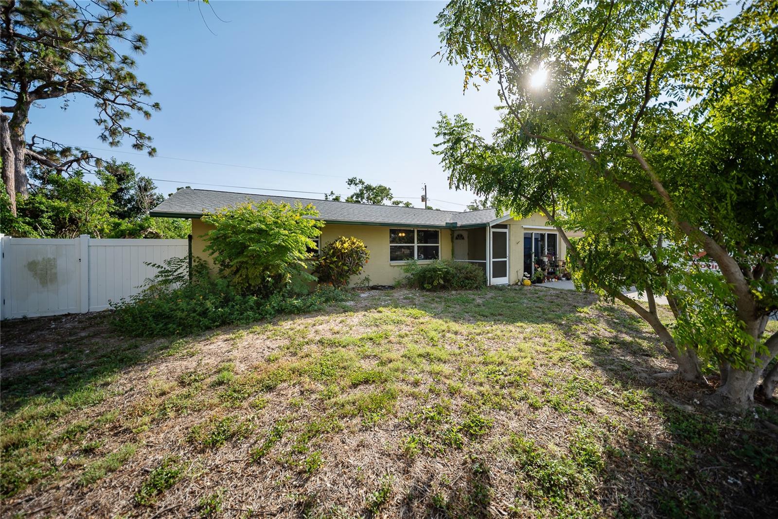 Image 19 of 37 For 3468 Roslyn Road