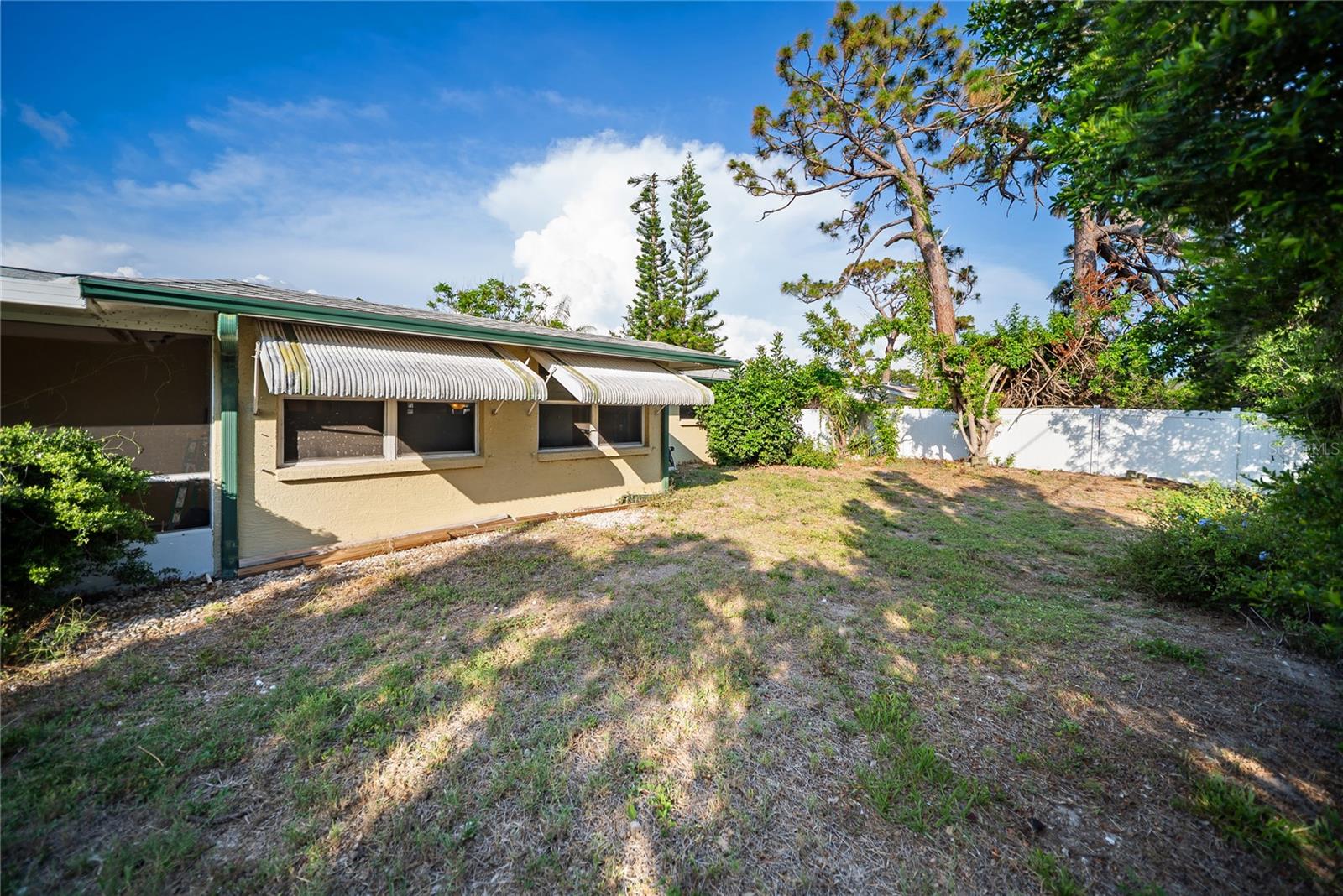 Image 4 of 37 For 3468 Roslyn Road