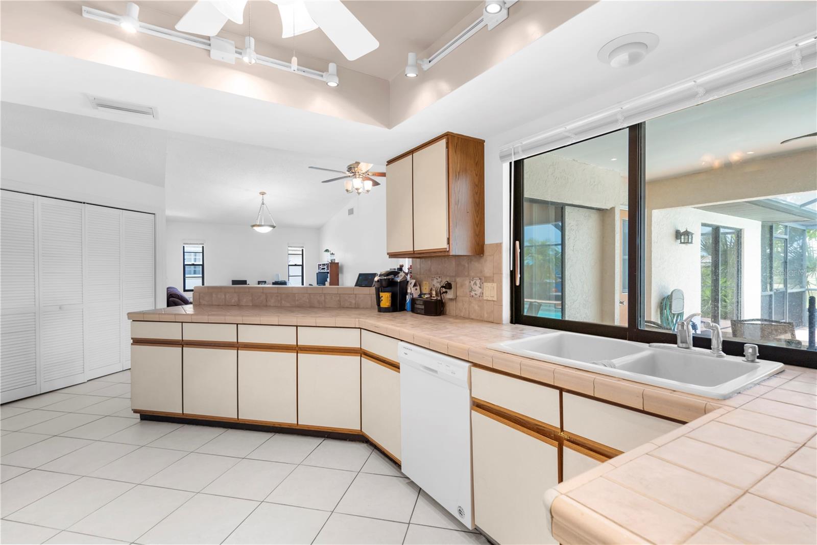 Image 14 of 46 For 1719 Bluewater Terrace