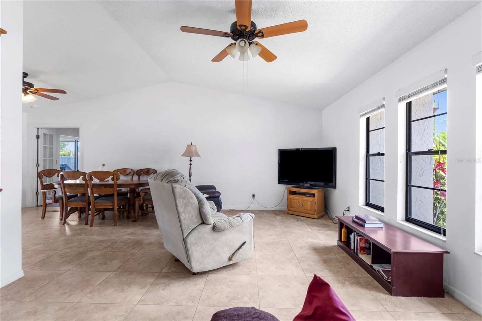 Image 17 of 46 For 1719 Bluewater Terrace