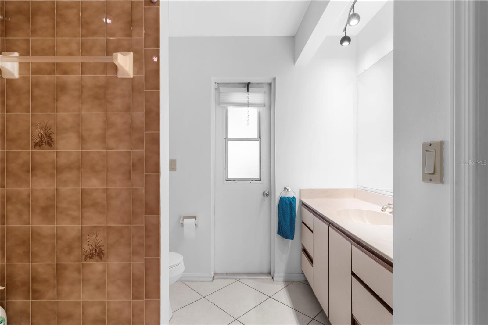 Image 33 of 46 For 1719 Bluewater Terrace