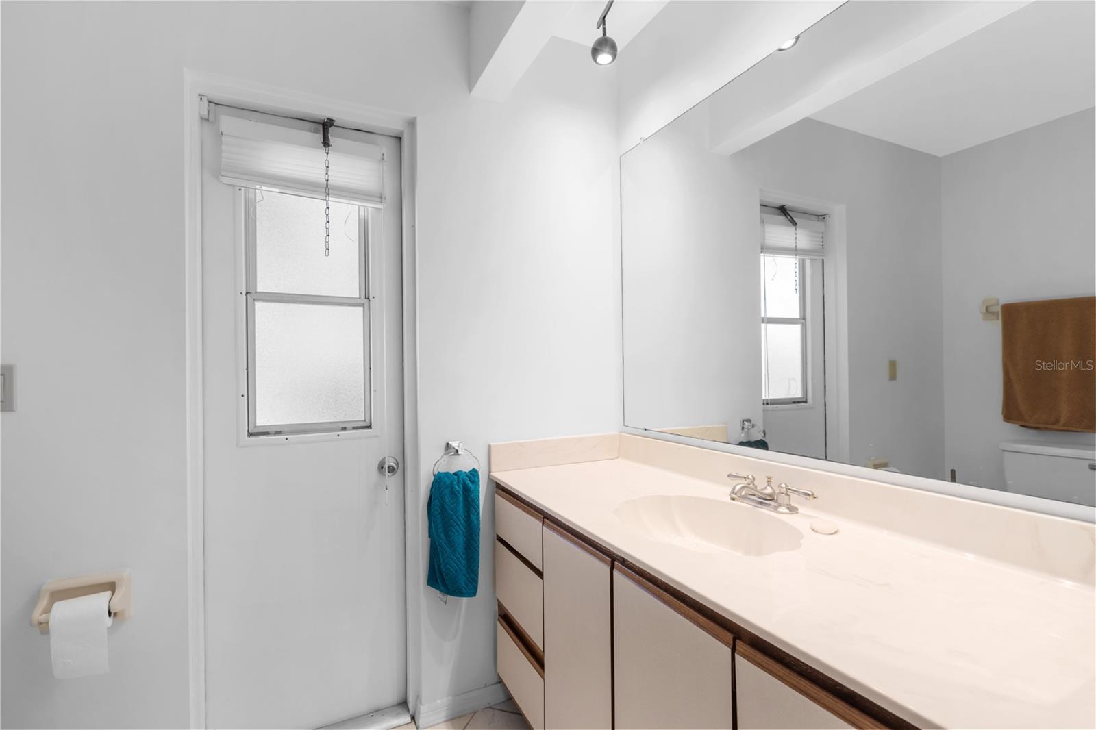 Image 34 of 46 For 1719 Bluewater Terrace